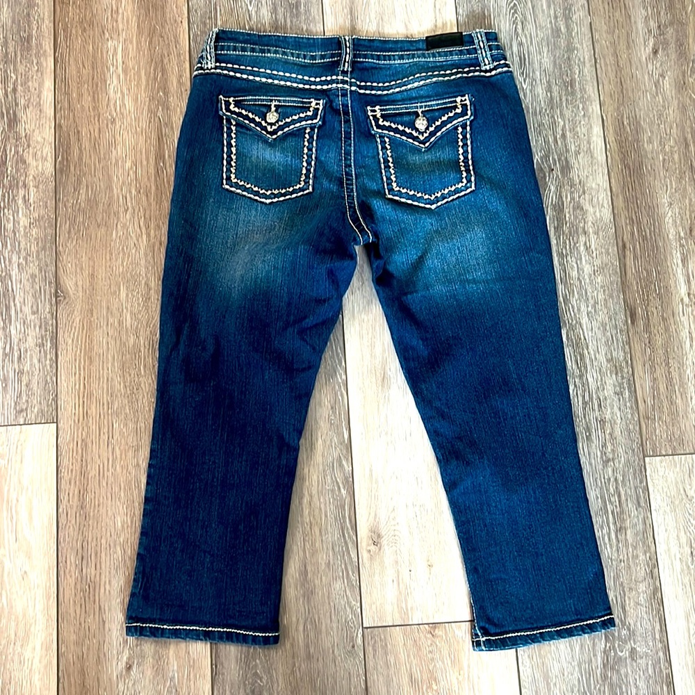 TRENDY NATURAL REFLECTIONS CAPRI LENGTH JEANS - FABULOUS!